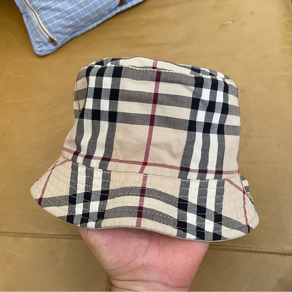BURBERRY Women's Classic Reversible Bucket Hat In Nova Check - Picture 4 of 6
